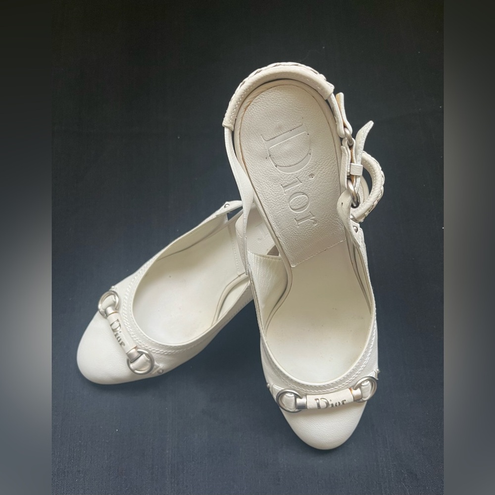 DIOR SLINGBACK HEELS.